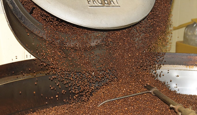 コーヒー豆の焙煎の様子